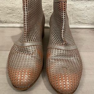 Moma women’s boots size EUR 41 retail $450 metallic distressed by design